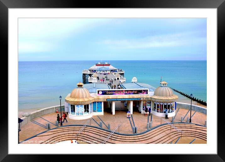 Cromer pier. Framed Mounted Print by john hill