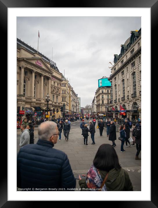 People Watching  Framed Mounted Print by Benjamin Brewty