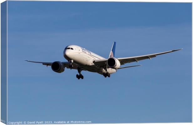 United Airlines Boeing 787 Canvas Print by David Pyatt