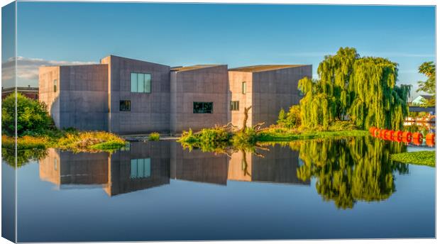 Hepworth Gallery Wakefield  Canvas Print by Tim Hill