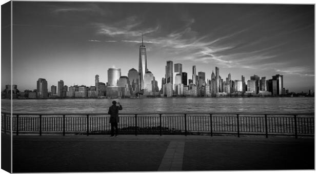 Man takes a photo of Manhattan skyline - travel photography Canvas Print by Erik Lattwein