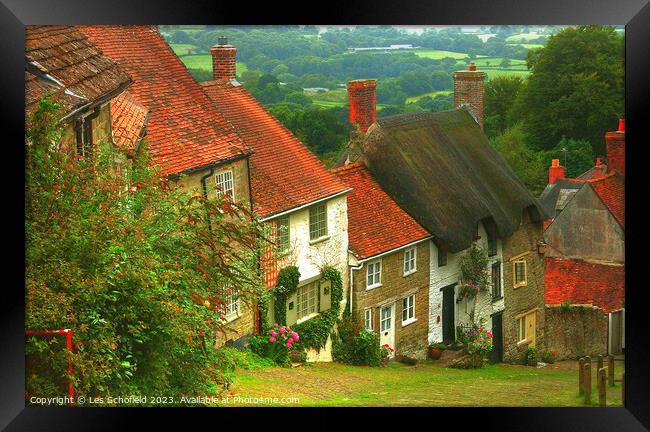 Gold hill Shaftsbury Dorset Framed Print by Les Schofield