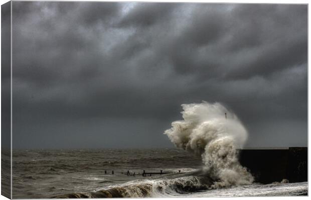 harbour storm Canvas Print by Andrew chittock