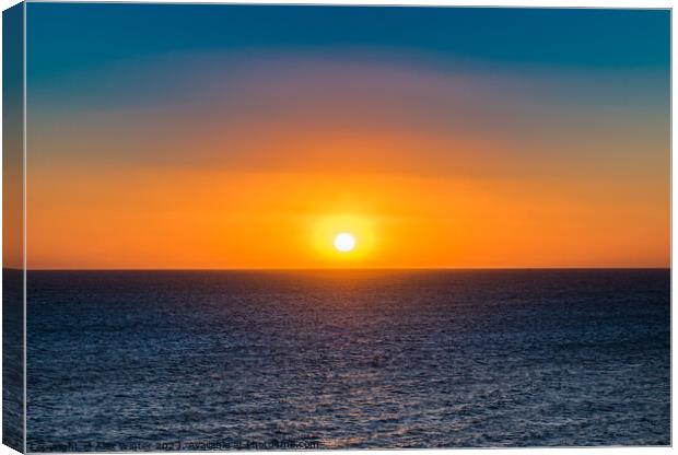 Idyllic sunset sea view Canvas Print by Alex Winter