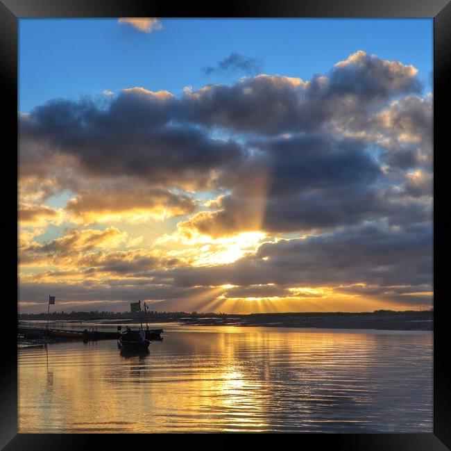 Sunrise rays and cloudscspe over Brightlingsea Creek  Framed Print by Tony lopez
