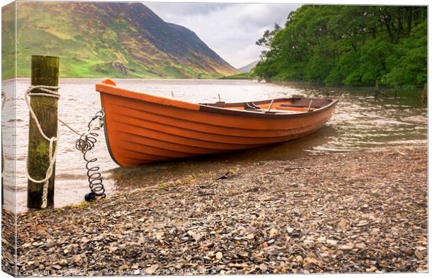 Rowing boat Canvas Print by Darrell Evans