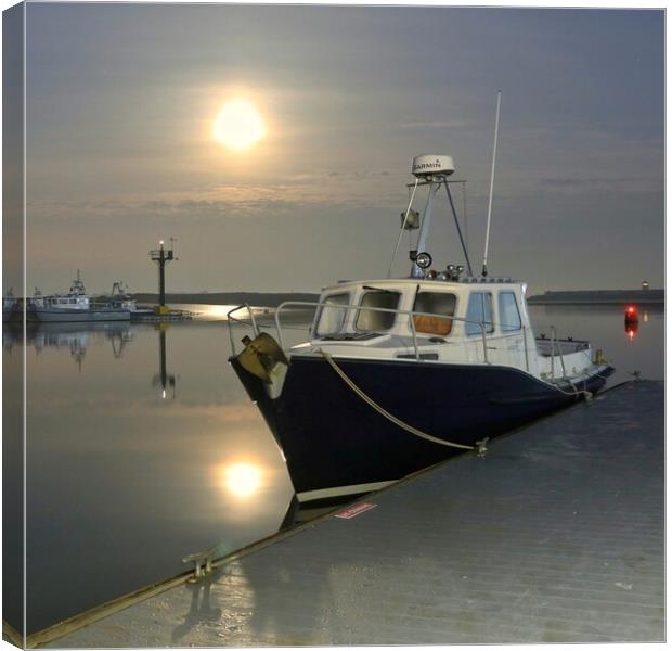 Moon down colours  over Brightlingsea Harbour  Canvas Print by Tony lopez
