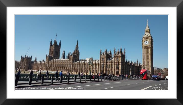 Big Ben and  houses of parliament  Framed Mounted Print by Les Schofield