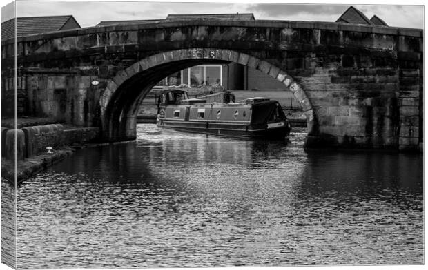 Leeds to Liverpool Canal Canvas Print by David French