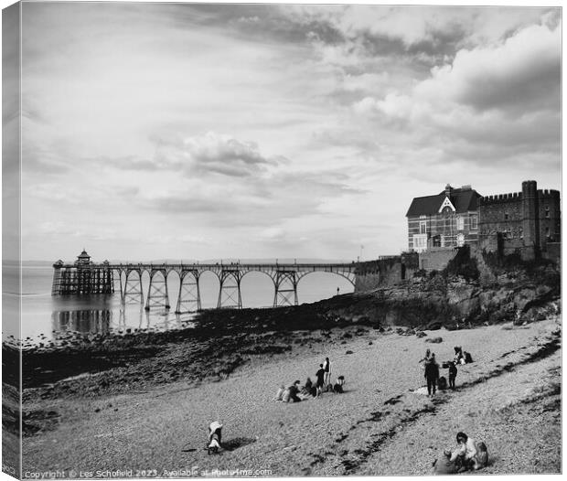 Clevedon pier Somerset  Canvas Print by Les Schofield