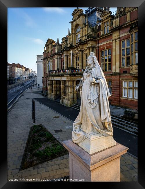 Queen Victoria's Statue, Leamington Spa Framed Print by Nigel Wilkins