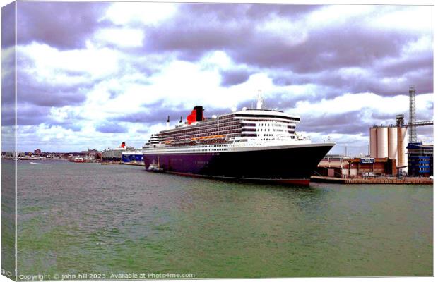 Queen Mary 2 cruise ship, Southampton, UK. Canvas Print by john hill