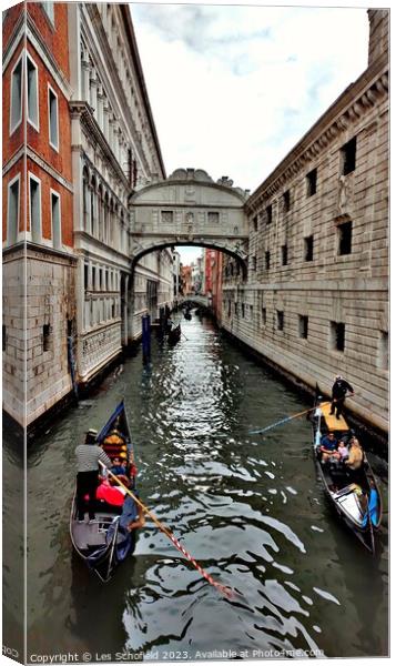Bridge of sighs Venice  Canvas Print by Les Schofield