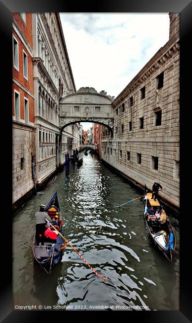 Bridge of sighs Venice  Framed Print by Les Schofield
