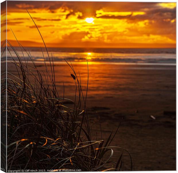 Dunes at sunset Canvas Print by Cliff Kinch
