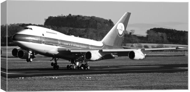 Special Performance Boeing747 (black&white) Canvas Print by Allan Durward Photography