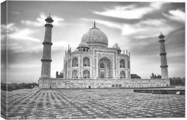Majestic Taj Mahal. Agra, Uttar Pradesh, India Canvas Print by Stefano Senise