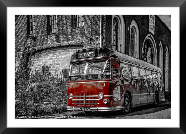 Old Midland Red bus Framed Mounted Print by Richard Perks