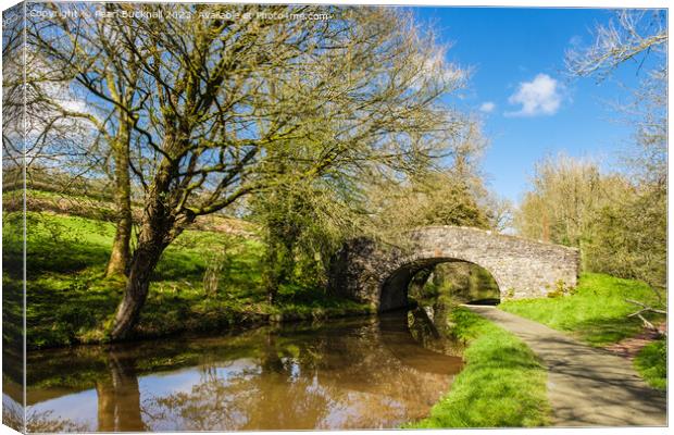 Monmouthshire and Brecon Canal Canvas Print by Pearl Bucknall