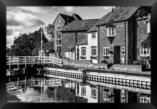 Picturesque Canalside Cottages in Newbury Framed Print by Ian Lewis