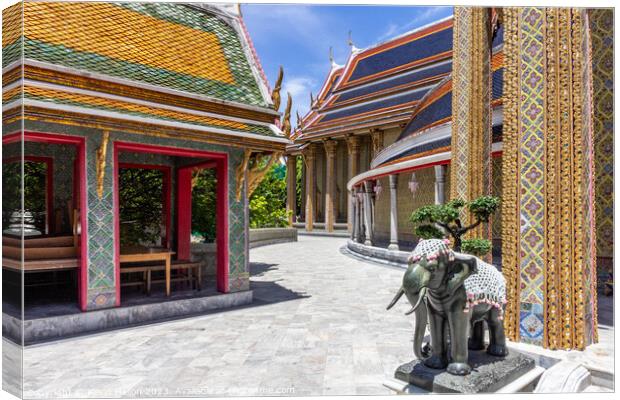 Majestic Entrance to Wat Ratchabhopit Canvas Print by Kevin Hellon