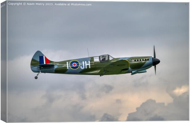 A replica Spitfire flown at Perth Airport Open Day Canvas Print by Navin Mistry