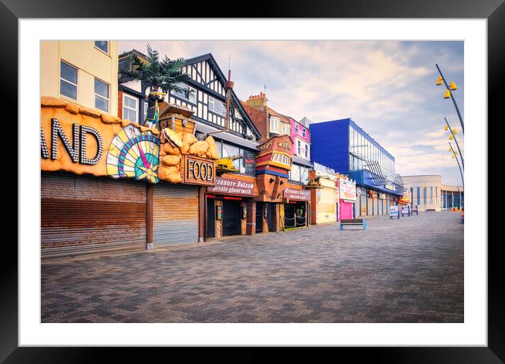 Bridlington Amusement Arcades and Leisure Centre Framed Mounted Print by Tim Hill