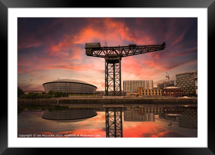 Glasgow Finnieston Crane  Framed Mounted Print by Les McLuckie