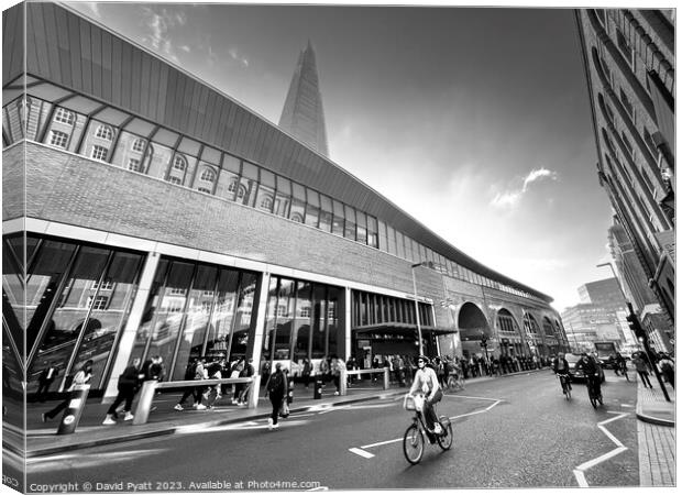 Tooley Street London  Canvas Print by David Pyatt