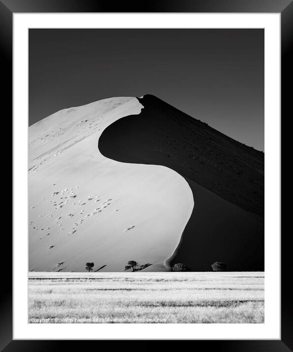 Sossusvlei sand dunes, Namib desert, Namibia Framed Mounted Print by Justin Foulkes