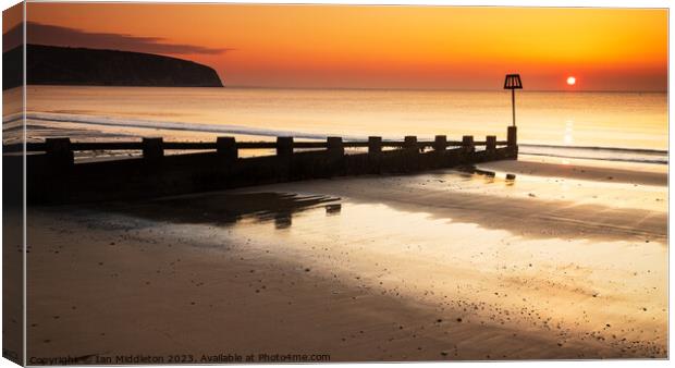 Sunrise at Swanage Beach Canvas Print by Ian Middleton