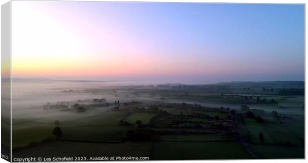 Sunrise on the Somerset levels Canvas Print by Les Schofield