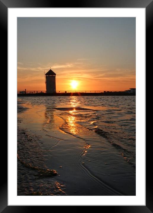 Sunsetting over the tidal pool in Brightlingsea  Framed Mounted Print by Tony lopez
