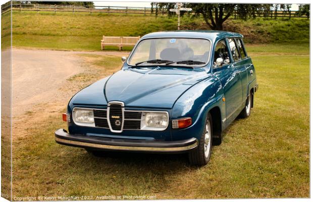 Saab 95 Estate Car 1975 Canvas Print by Kevin Maughan