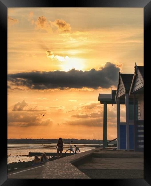 sunsetting over the Brightlingsea Beach  Framed Print by Tony lopez
