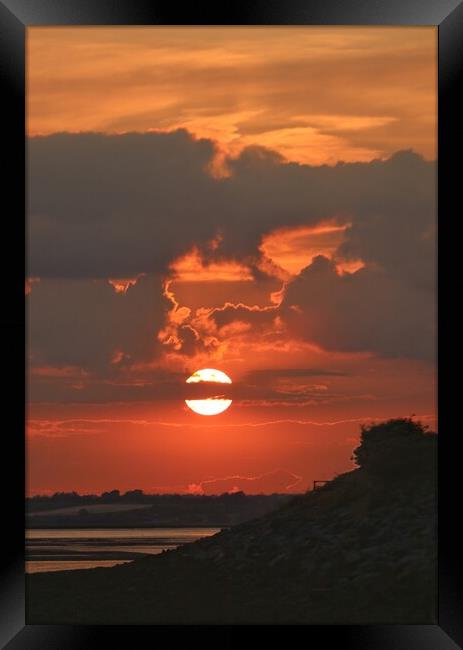 Sun setting over Brightlingsea beach  Framed Print by Tony lopez