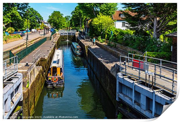 Narrowboats in Boulters Lock, Maidenhead Print by Ian Lewis