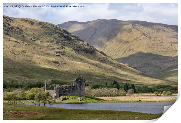 Kilchurn Castle from shore Print by Graham Moore