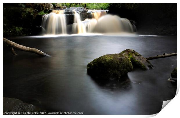 Long exposure waterfall Print by Les McLuckie