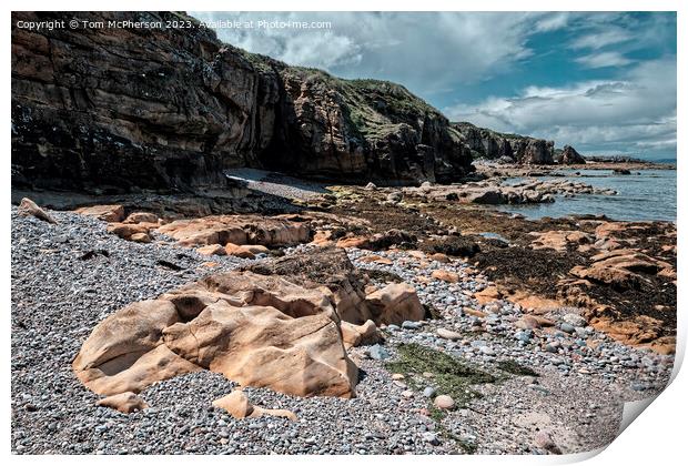 Rocky Beach on Moray Firth Print by Tom McPherson