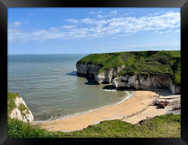 Flamborough north landing Framed Print by Helen Reid