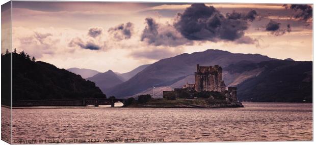 Eilan Donan Castle Canvas Print by Lesley Carruthers