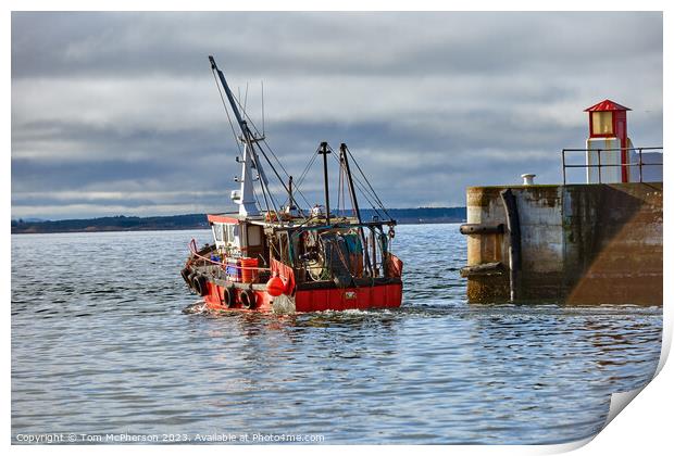 Departure from Burghead Harbour Print by Tom McPherson