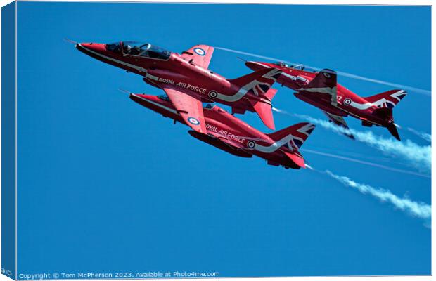 Red Arrows: Britain's Sky Artists Canvas Print by Tom McPherson