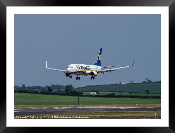 Boeing 737 landing Framed Mounted Print by Rodney Hutchinson