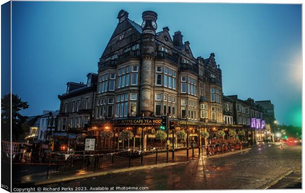 Harrogate street life Canvas Print by Richard Perks