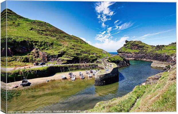 Boscastle harbour Cornwall Canvas Print by Roger Mechan