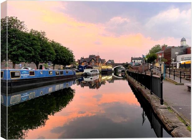 Sunset on busy canal Canvas Print by Leonard Hall