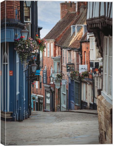 Steep Hill Licoln Canvas Print by Andrew Scott