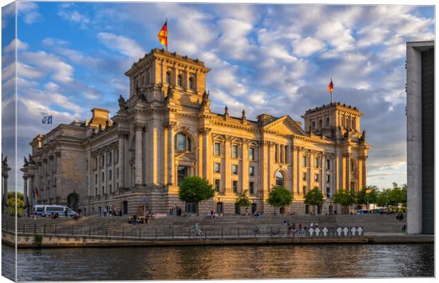 Reichstag Building At Sunset In Berlin Canvas Print by Artur Bogacki